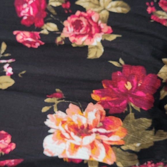 Ambaince Black,Burgundy Floral print open shoulder top. Juiner large - Picture 8 of 9